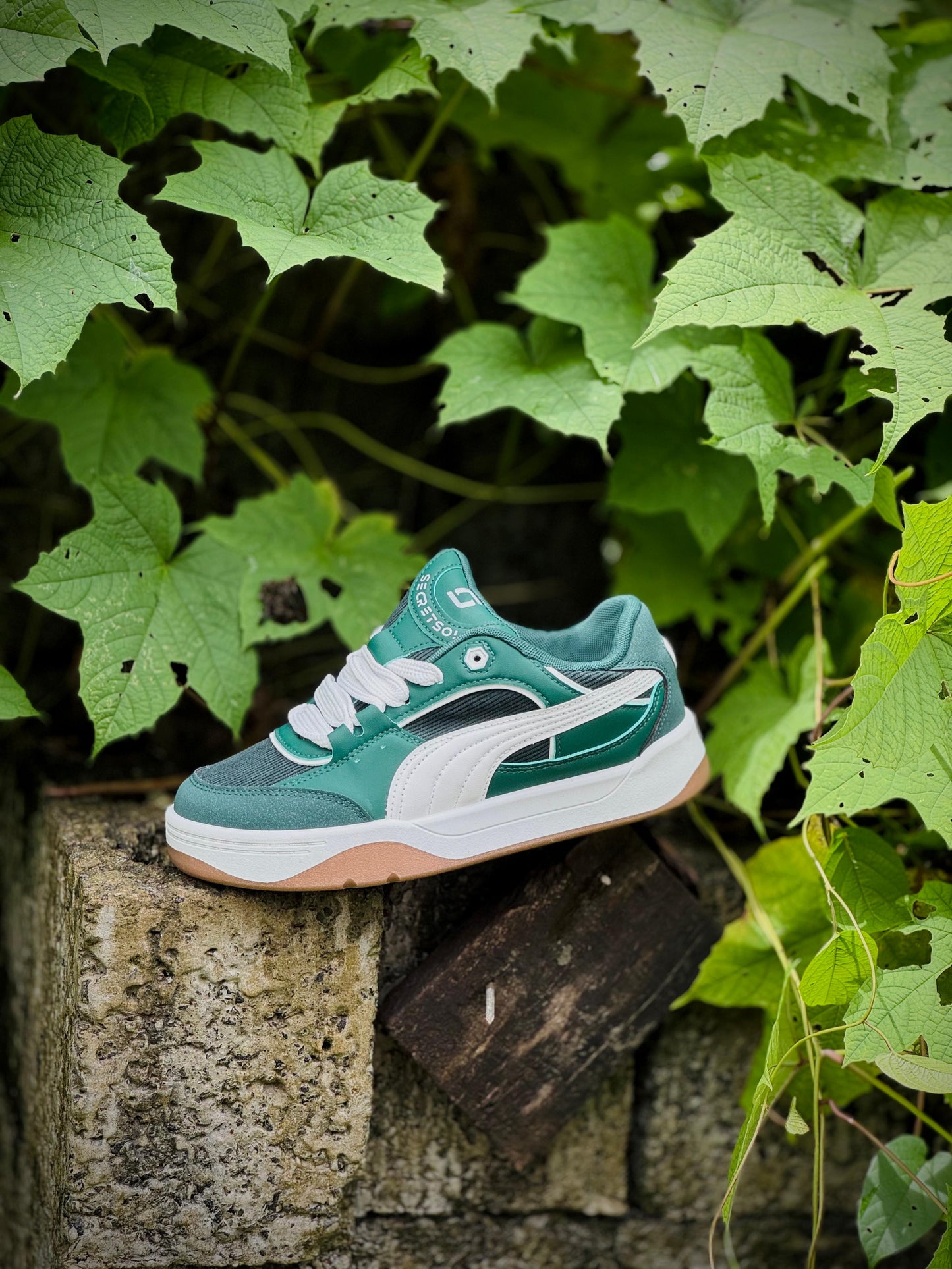 VINTAGE ITEM PUMA