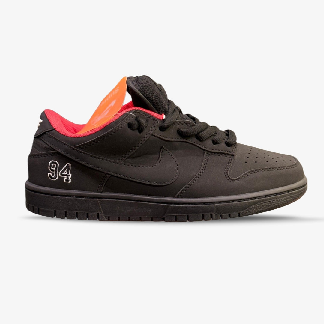 NIKE SB DUNK SUPREME BRED BLACK RED